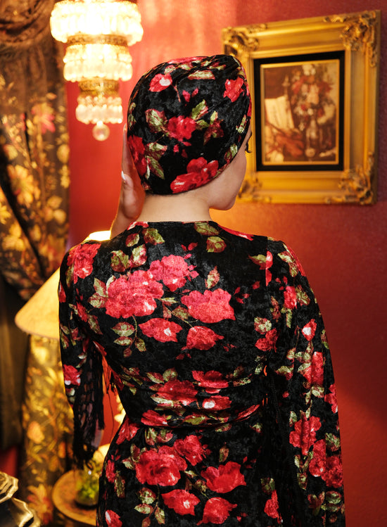 Load image into Gallery viewer, Magdalena Turban (Black/Red Roses)
