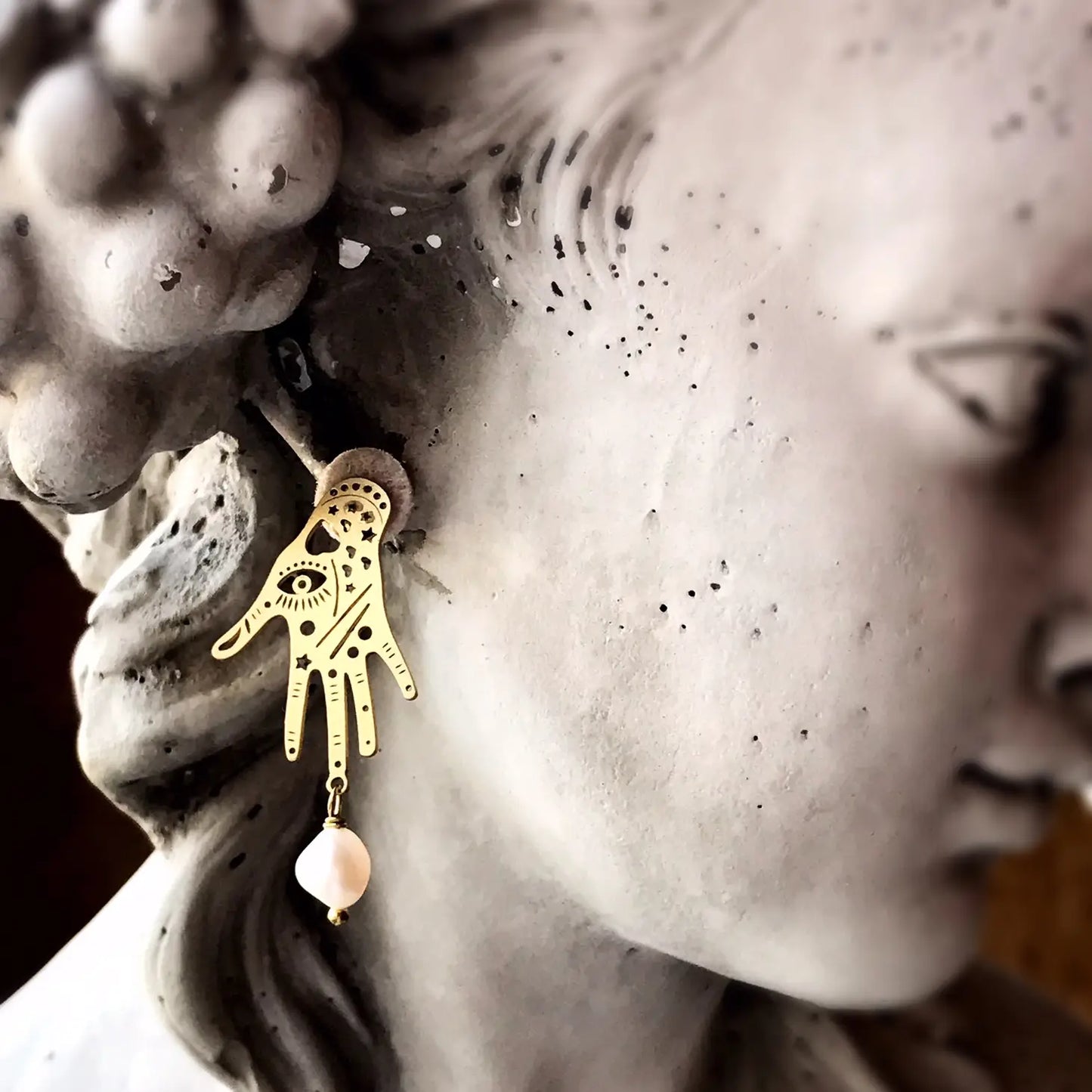Mystical moon pearl earrings - Fortune Teller